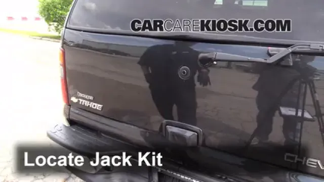 2003 Chevrolet Tahoe LS 5.3L V8 Monter sur cric Utiliser le cric pour lever la voiture